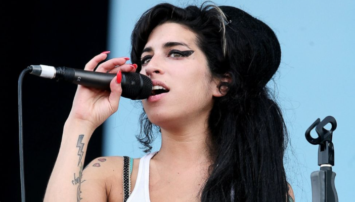 The Uncaged Performance: How Vinyl Captures the Electric Soul of a Live Album