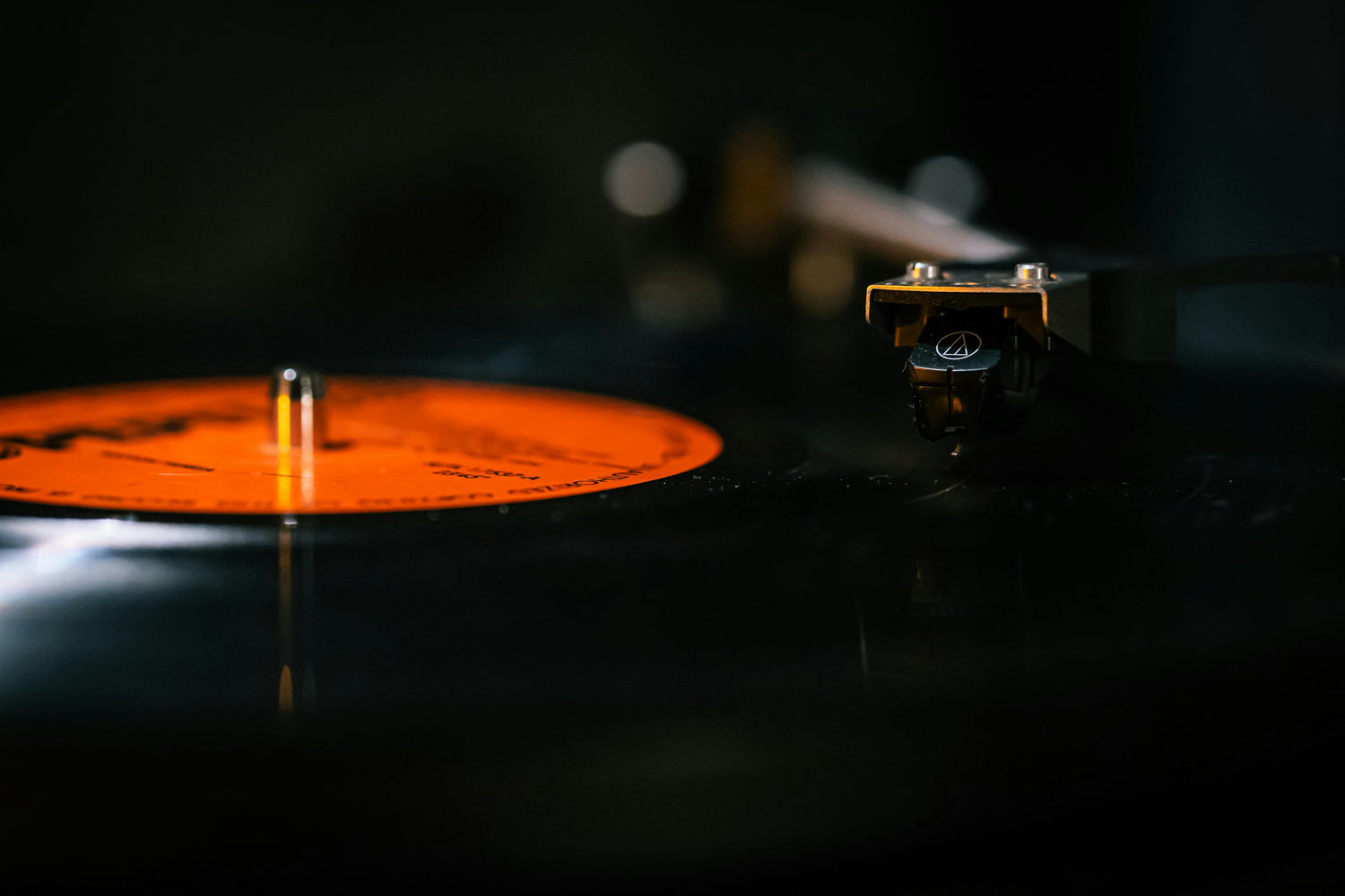 What Are the Pros and Cons of Vintage vs. Modern Turntables?