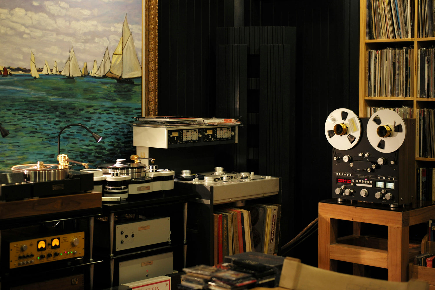 Record Player vs. CD Player: The Eternal Debate – Is Vinyl Really Worth It?