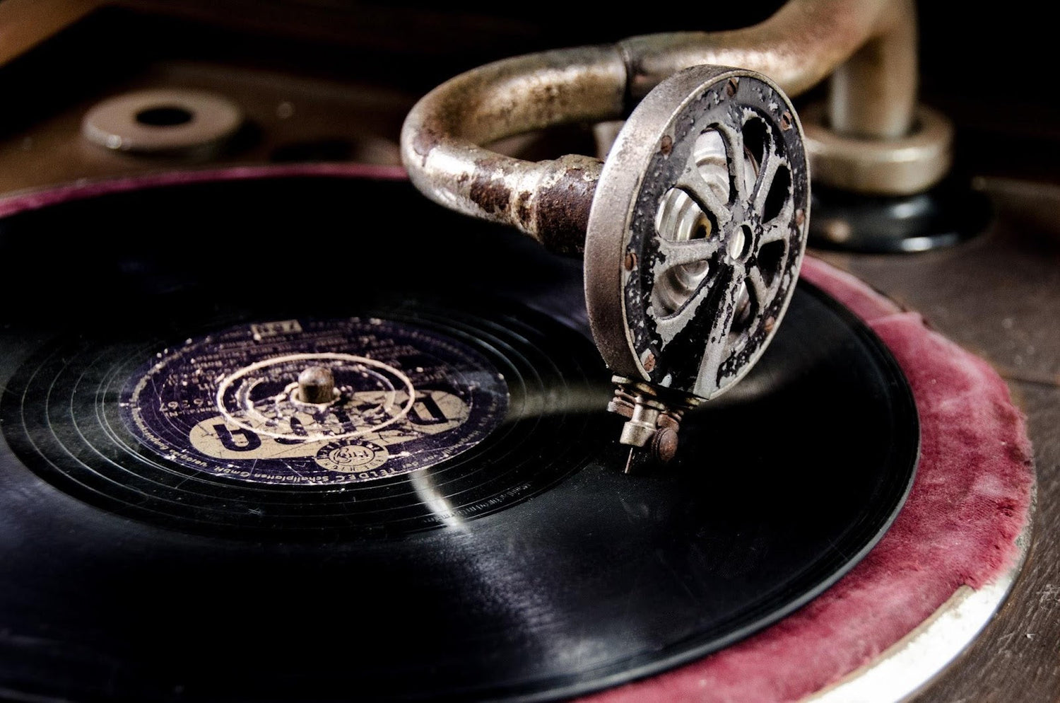 The Golden Age of Vinyl: How LPs Revolutionized Music Consumption