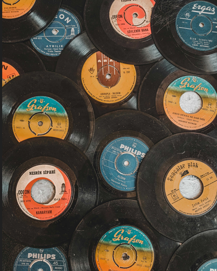 Vinyl Outsells CDs for the Second Year in a Row: Why the XJ-HOME All-in-One Vinyl Record Player Is Your Perfect Match