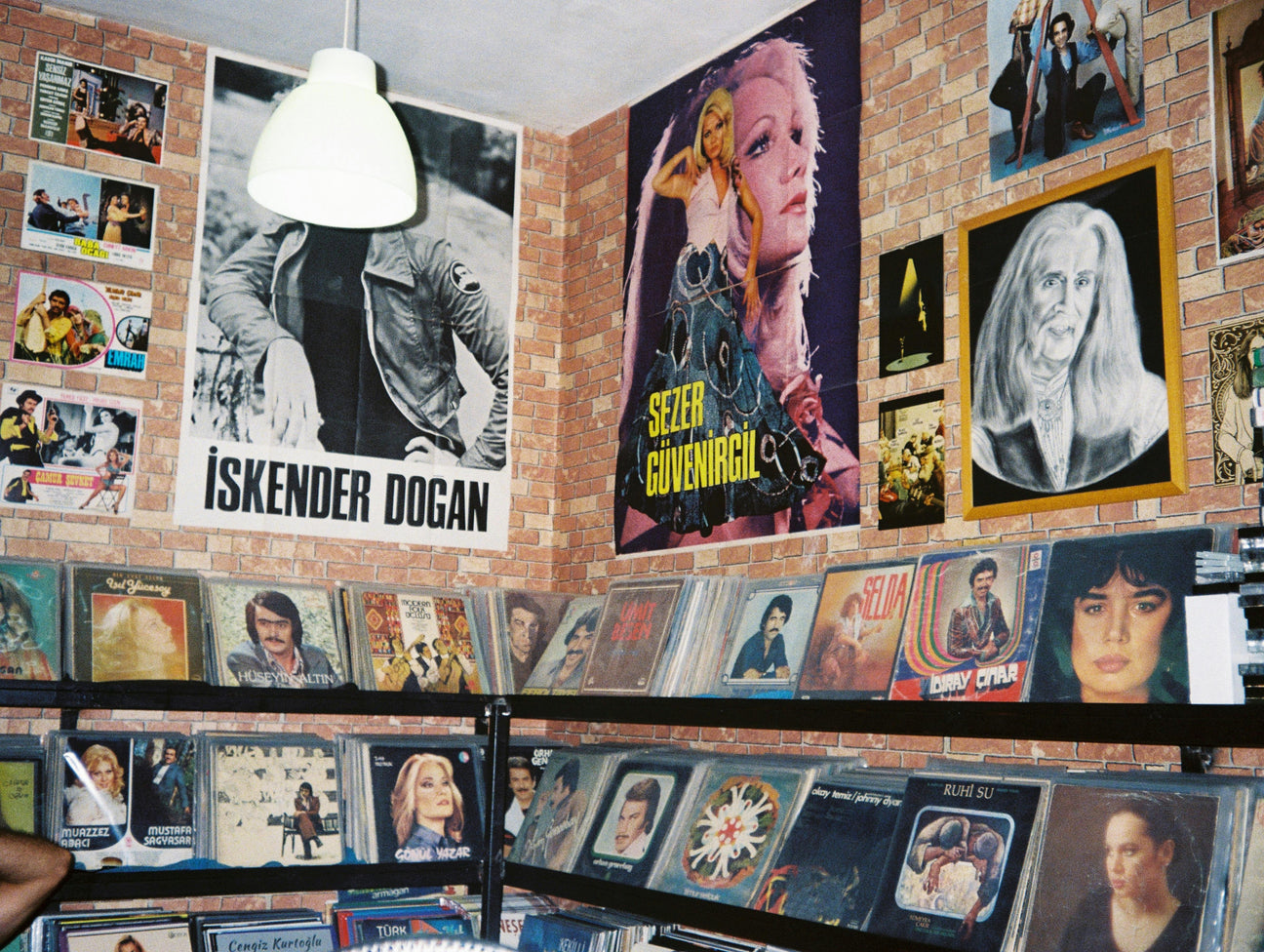 How to Spot a Valuable Record in Your Collection: Uncover Hidden Gems with the XJ-HOME All-in-One Vinyl Record Player